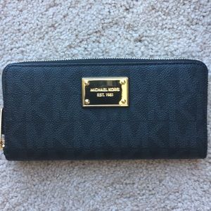 Michael Kors Logo Continental Leather Wallet